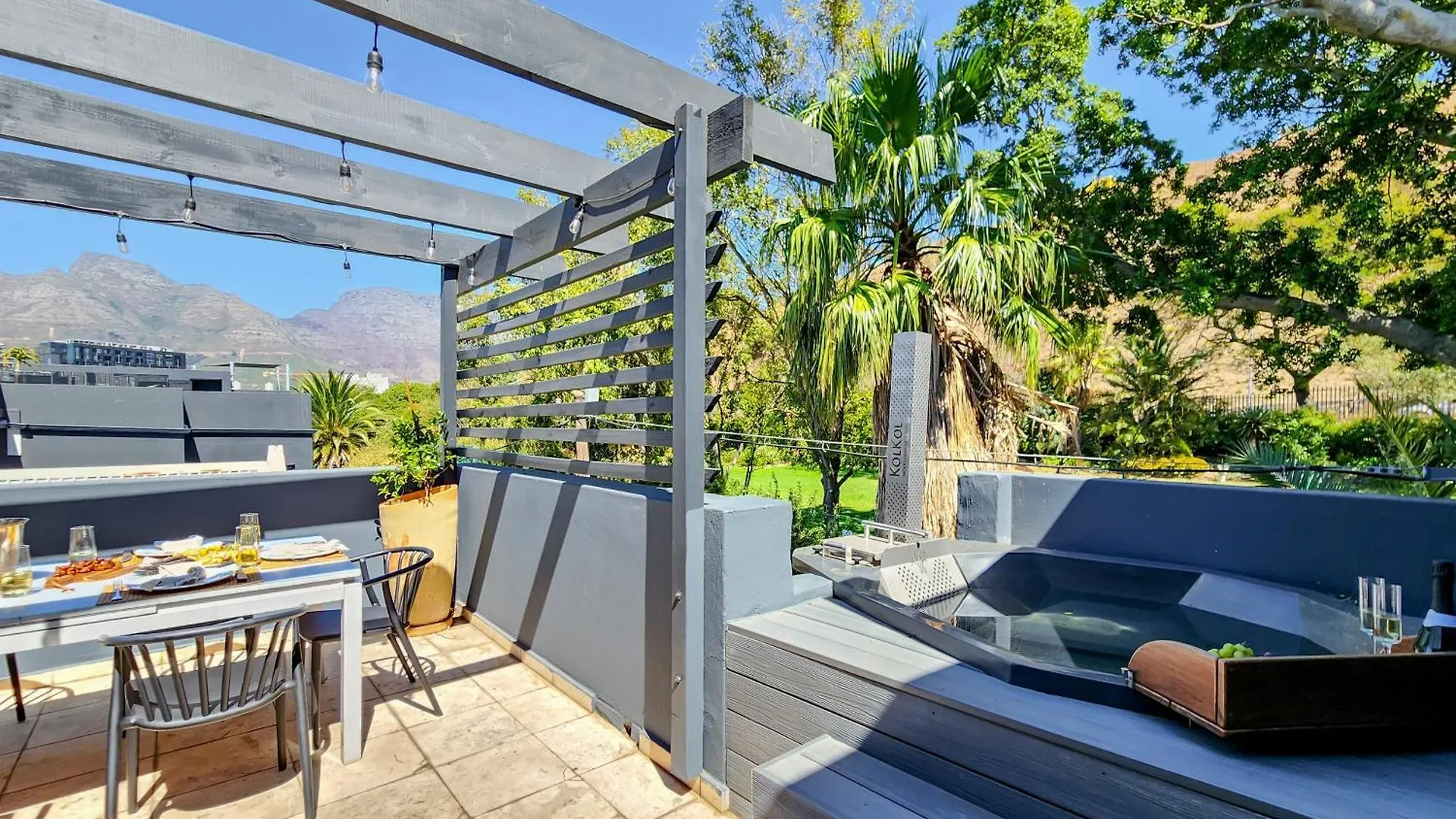 The Honeycomb A 3 Bed In De Waterkant With Hot Tub ケープタウン 南アフリカ