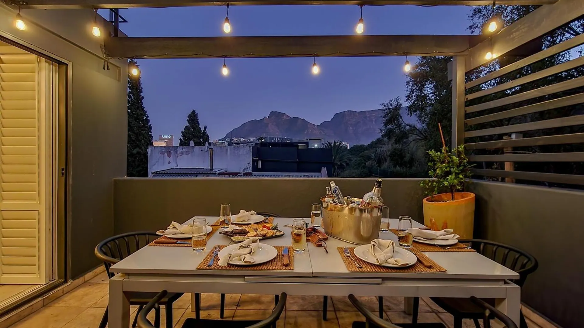 The Honeycomb A 3 Bed In De Waterkant With Hot Tub ケープタウン 南アフリカ